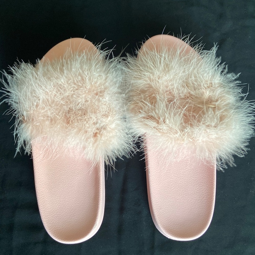 NWT Pink Feather Sliders